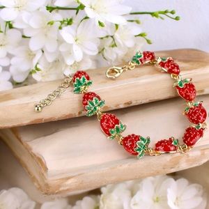 ‼️$7‼️ 🍓Simple Strawberry Bracelet Lovely Detail